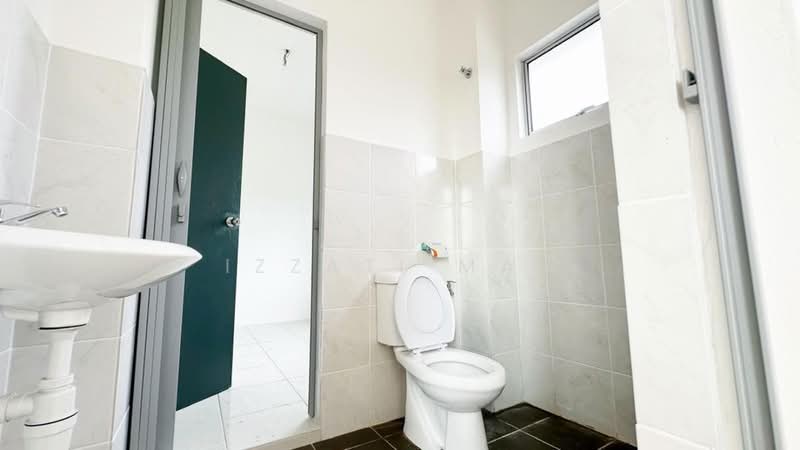 2-storey Terraced House for Sale in Desa Seri Setia (Sepang) - Izzati Mat - Bathroom - PropertyGuru.com.my