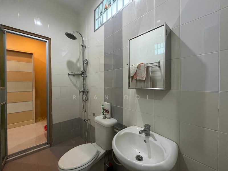 2-storey Terraced House for Sale in Taman Saga (Alor Setar) - Ryan Ooi - Bathroom - PropertyGuru.com.my