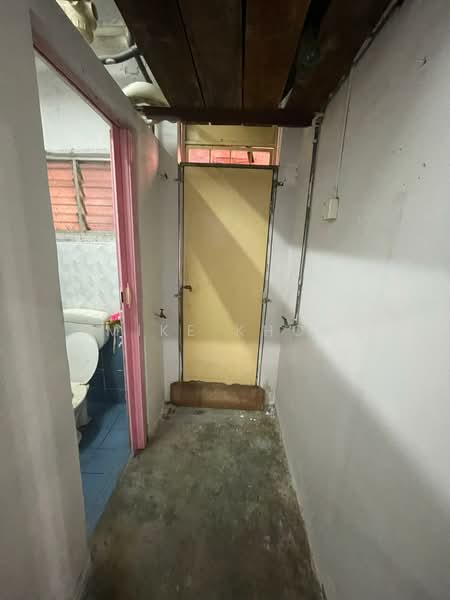 Flat for Rent at Taman Pendamar Indah 2 - Mike Khor - Bathroom - PropertyGuru.com.my