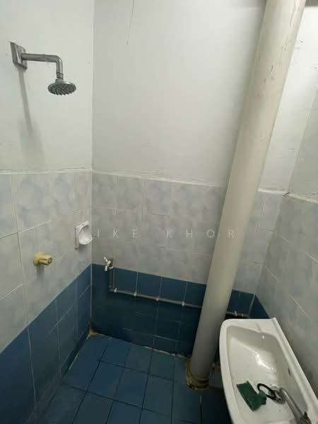Flat for Rent at Taman Pendamar Indah 2 - Mike Khor - Bathroom - PropertyGuru.com.my