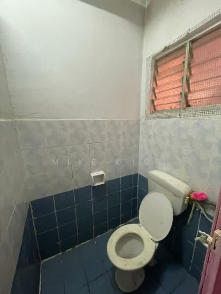 Flat for Rent at Taman Pendamar Indah 2 - Mike Khor - Bathroom - PropertyGuru.com.my