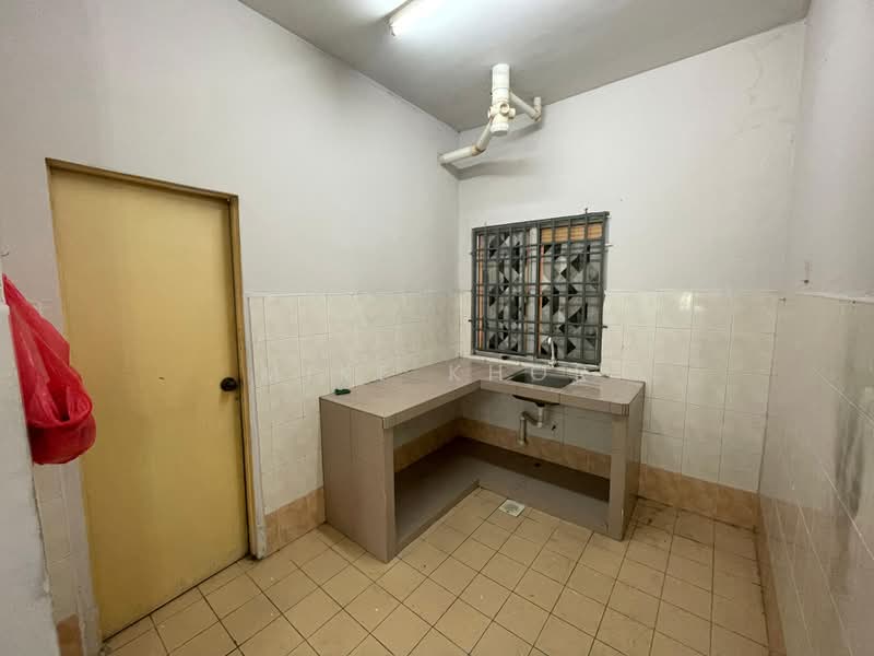 Flat for Rent at Taman Pendamar Indah 2 - Mike Khor - Kitchen - PropertyGuru.com.my