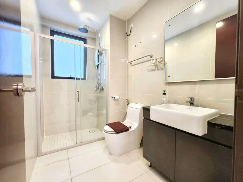 Kondominium untuk Dijual di Royal Strand @ Country Garden Danga Bay - Belinda Choo - Bathroom - PropertyGuru.com.my