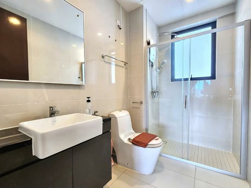 Kondominium untuk Dijual di Royal Strand @ Country Garden Danga Bay - Belinda Choo - Bathroom - PropertyGuru.com.my
