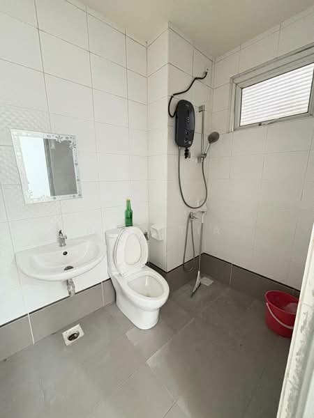 Service Residence for Sale at Seasons Amara Larkin - Alan Tia - Bathroom - PropertyGuru.com.my