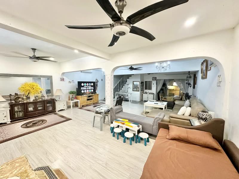 Rumah Teres 2 Tingkat untuk Dijual di Taman Selayang Indah (Selayang) - Mohd Mortadza Ahmad - Living Room - PropertyGuru.com.my