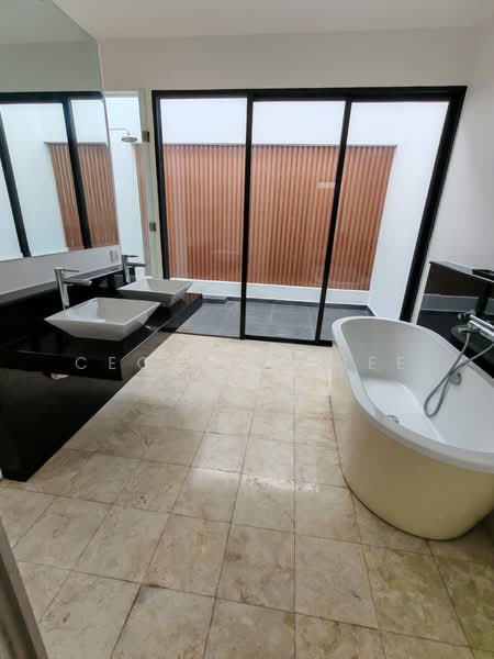 Semi-Detached House for Sale in Lake Edge (Puchong) - Cecilia Chee - Bathroom - PropertyGuru.com.my