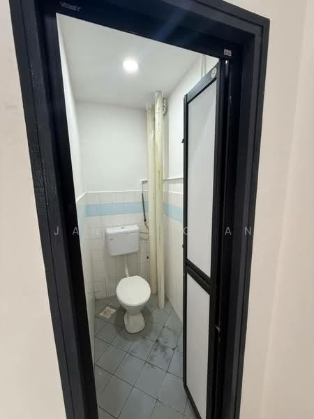 Rumah Flat untuk Dijual di Rumah Pangsa Permas Jaya - Janice Chan - Bathroom - PropertyGuru.com.my