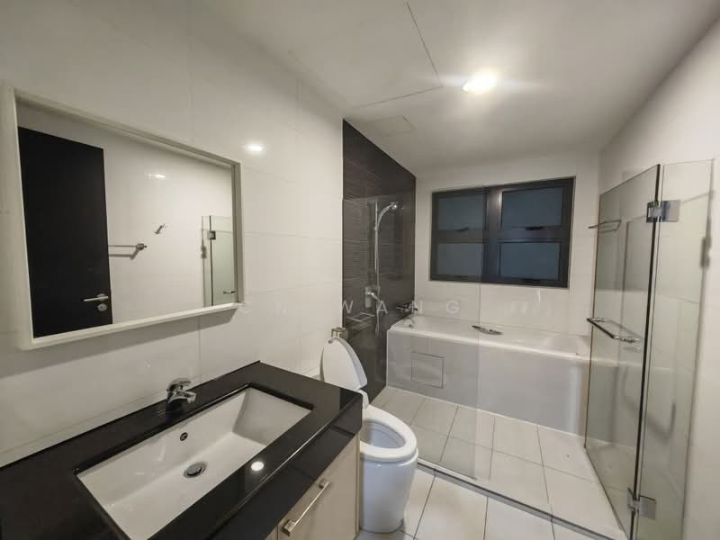Pangsapuri untuk Disewa di Molek Pine 4 - CN Wang - Bathroom - PropertyGuru.com.my
