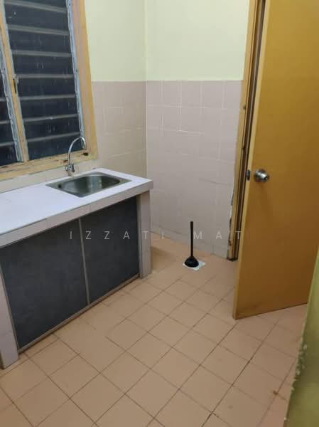 1-storey Terraced House for Sale in Bandar Mahkota (Banting) - Izzati Mat - Kitchen - PropertyGuru.com.my