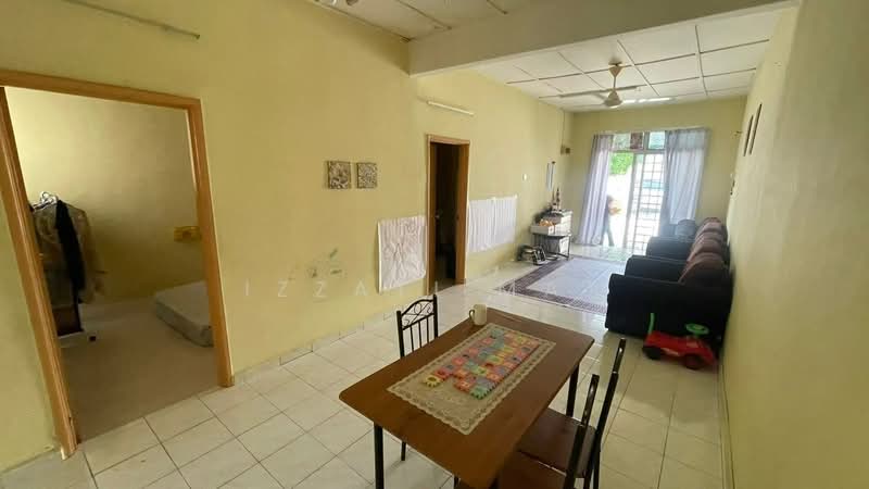 1-storey Terraced House for Sale in Bandar Mahkota (Banting) - Izzati Mat - Living Room - PropertyGuru.com.my