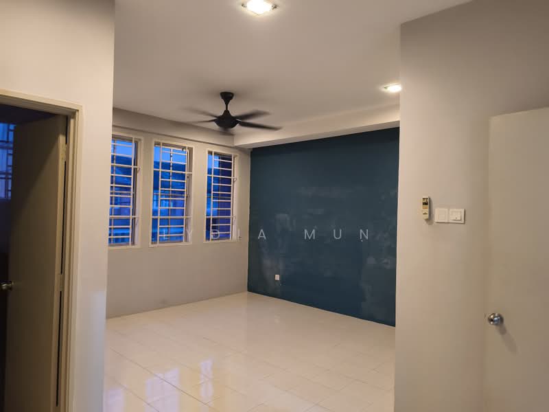 Terraced House for Sale in Sungai Long (Bandar Sungai Long) - Lydia Mun - Master bedroom - PropertyGuru.com.my