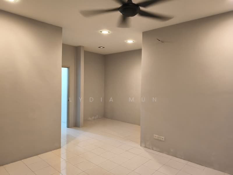 Terraced House for Sale in Sungai Long (Bandar Sungai Long) - Lydia Mun - Master bedroom - PropertyGuru.com.my