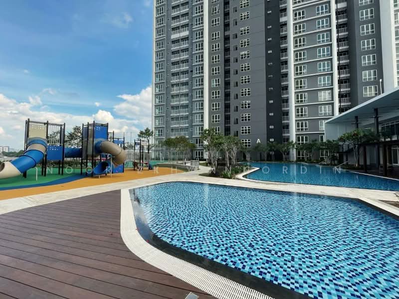 Servis Apartment untuk Dijual di 121 Residences - Yk Yong - Pool - PropertyGuru.com.my