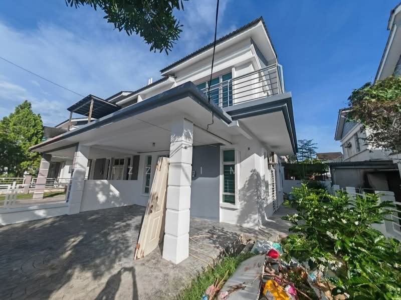 Semi-Detached House for Sale in Bandar Saujana Putra (Tanjong Duabelas) - Izzati Mat - Exterior - PropertyGuru.com.my