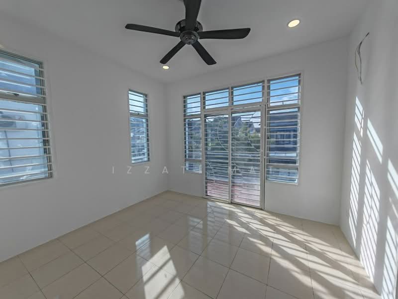 Semi-Detached House for Sale in Bandar Saujana Putra (Tanjong Duabelas) - Izzati Mat - Interior - PropertyGuru.com.my