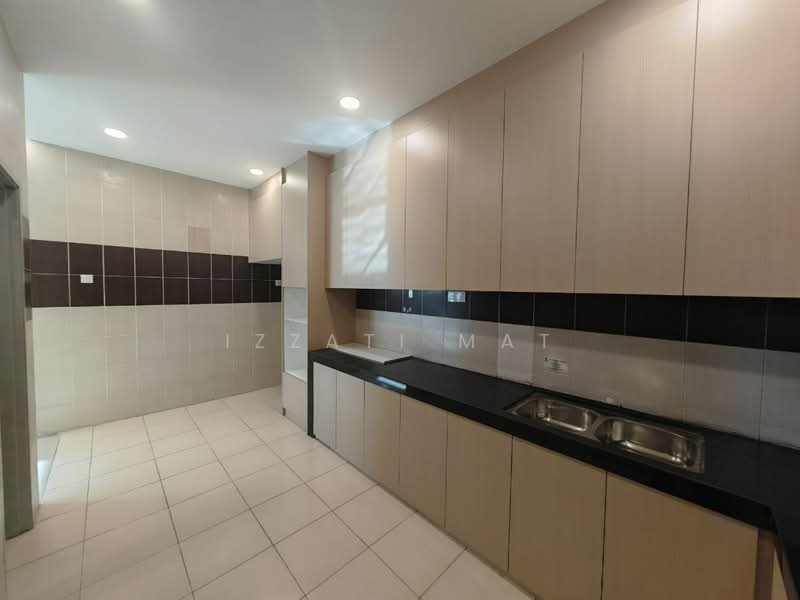 Semi-Detached House for Sale in Bandar Saujana Putra (Tanjong Duabelas) - Izzati Mat - Kitchen - PropertyGuru.com.my