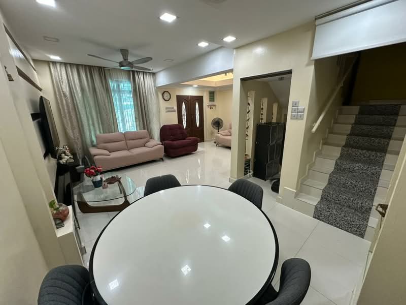 Rumah Berkembar untuk Dijual di Shah Alam (Selangor) - Nisha R - Living Room - PropertyGuru.com.my