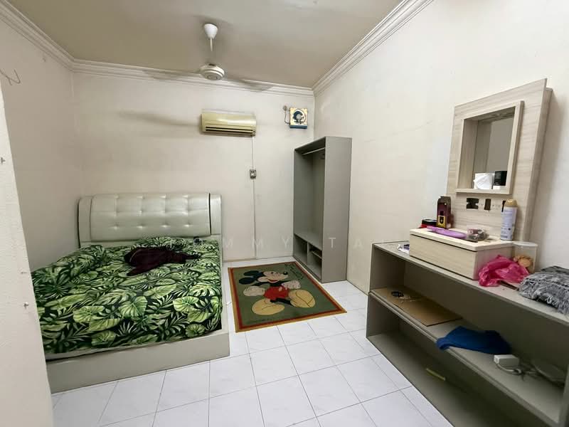 1-storey Terraced House for Sale in Taman Daya (Johor Bahru) - Tommy Tai - Bedroom - PropertyGuru.com.my
