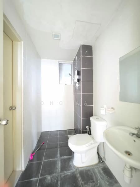 Servis Apartment untuk Dijual di Maxim Residences - Ong Yan - Bathroom - PropertyGuru.com.my