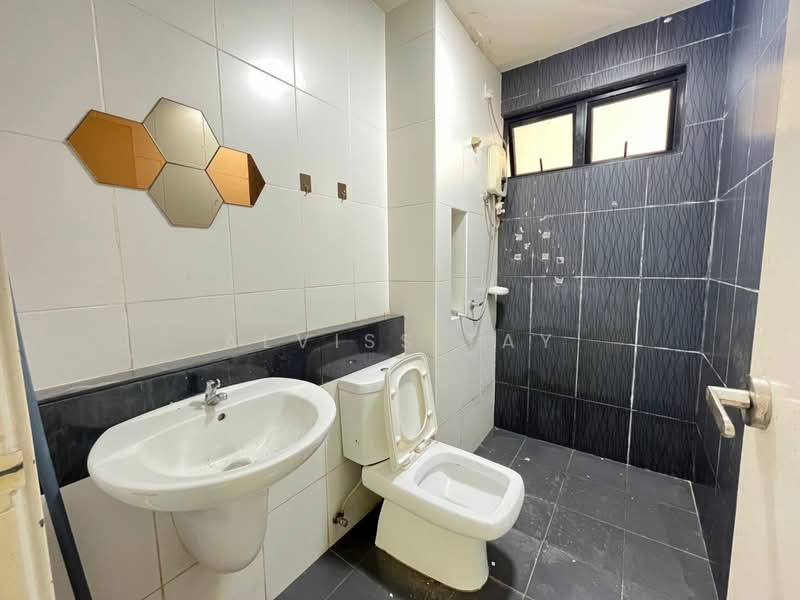 Servis Apartment untuk Disewa di Sky Peak Residences - Alviss Tay - Bathroom - PropertyGuru.com.my