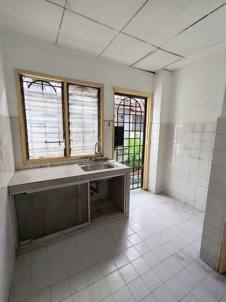 Rumah Teres untuk Dijual di Usj 3 (Subang Jaya) - Evelyn Yap - Kitchen - PropertyGuru.com.my