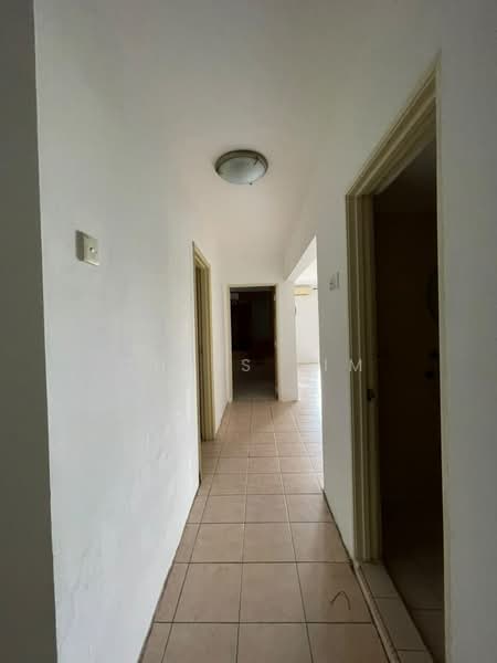 Kondominium untuk Dijual di Amadesa Resort Condominium - Chris Lim - Corridor - PropertyGuru.com.my