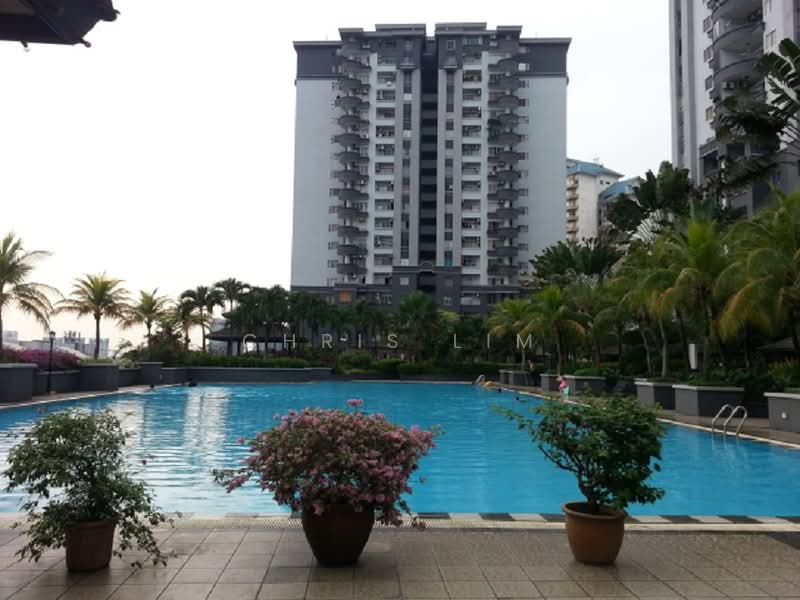 Kondominium untuk Dijual di Amadesa Resort Condominium - Chris Lim - Pool - PropertyGuru.com.my