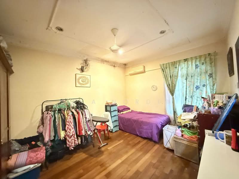 Rumah Banglo untuk Dijual di Seksyen 11 (Petaling Jaya) - Sa'a Nordin - Bedroom - PropertyGuru.com.my