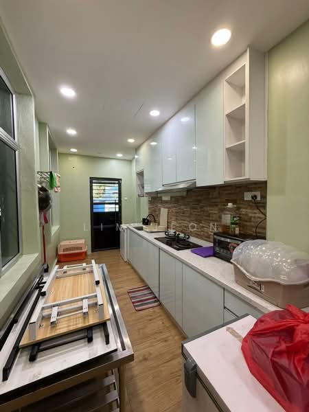 Semi-Detached House for Sale in Kampung Jawa (Shah Alam) - Lim Jeon - Kitchen - PropertyGuru.com.my