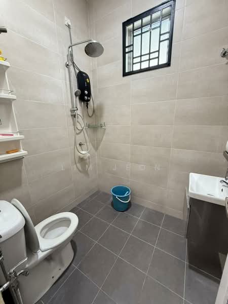 Semi-Detached House for Sale in Kampung Jawa (Shah Alam) - Lim Jeon - Bathroom - PropertyGuru.com.my