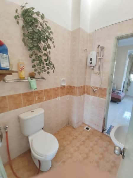 Rumah Teres 3 Tingkat untuk Dijual di Taman Fadason (Kepong) - Kiing TW - Bathroom - PropertyGuru.com.my