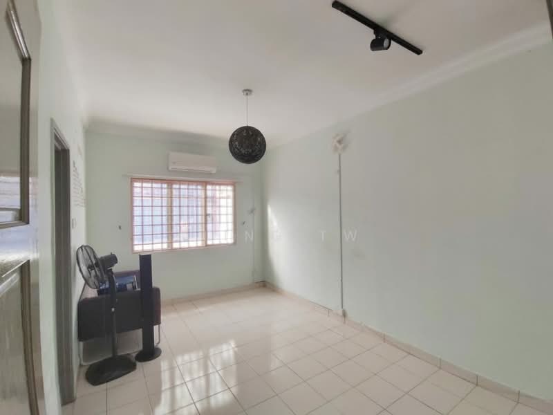 Rumah Teres 3 Tingkat untuk Dijual di Taman Fadason (Kepong) - Kiing TW - Living Room - PropertyGuru.com.my