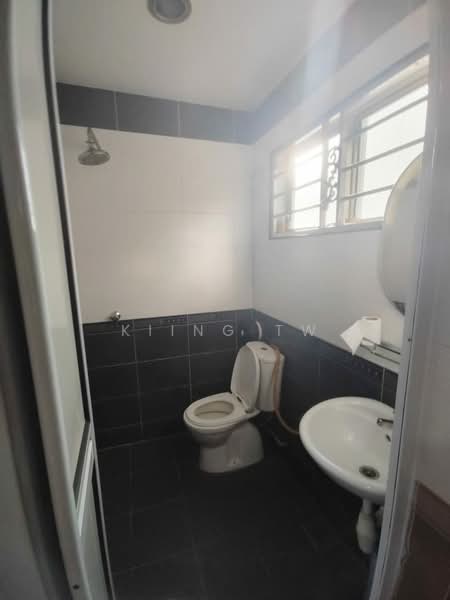Rumah Teres 3 Tingkat untuk Dijual di Taman Fadason (Kepong) - Kiing TW - Bathroom - PropertyGuru.com.my