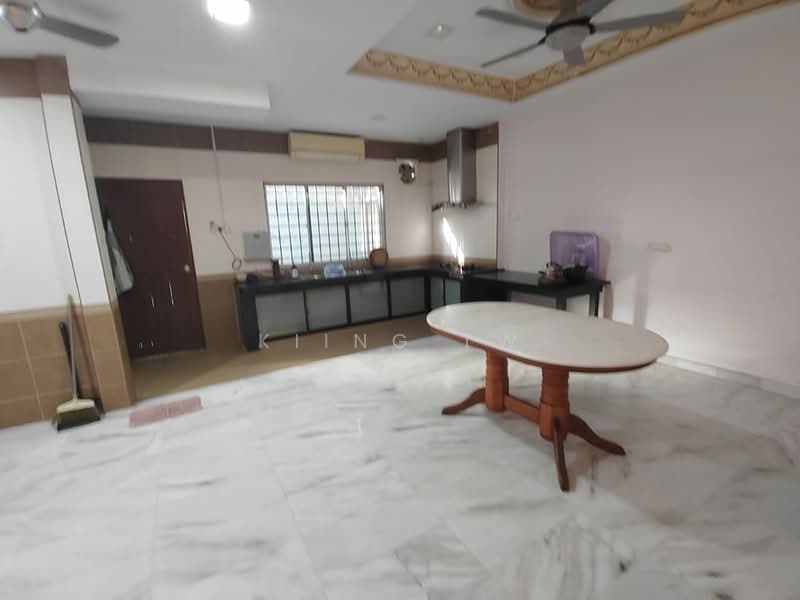 Rumah Teres 3 Tingkat untuk Dijual di Taman Fadason (Kepong) - Kiing TW - Kitchen - PropertyGuru.com.my
