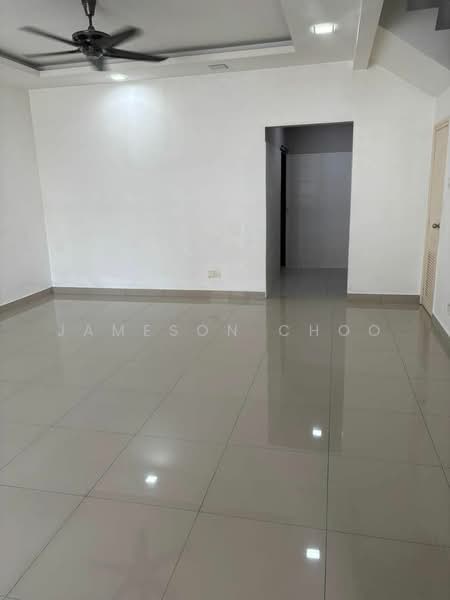 Rumah Teres 2 Tingkat untuk Dijual di Taman Damansara Aliff (Tampoi) - Jameson Choo - Living Room - PropertyGuru.com.my