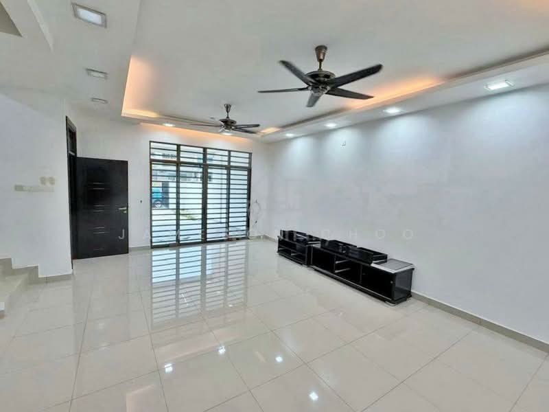Rumah Teres 2 Tingkat untuk Dijual di Taman Damansara Aliff (Tampoi) - Jameson Choo - Living Room - PropertyGuru.com.my