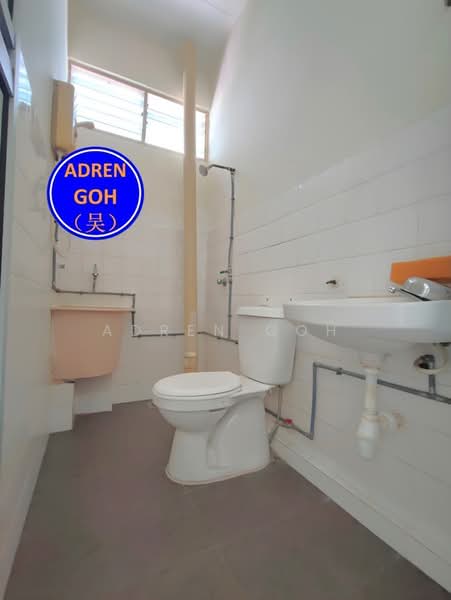 Rumah Flat untuk Dijual di 25 Jalan Gemas - Adren Goh - Bathroom - PropertyGuru.com.my