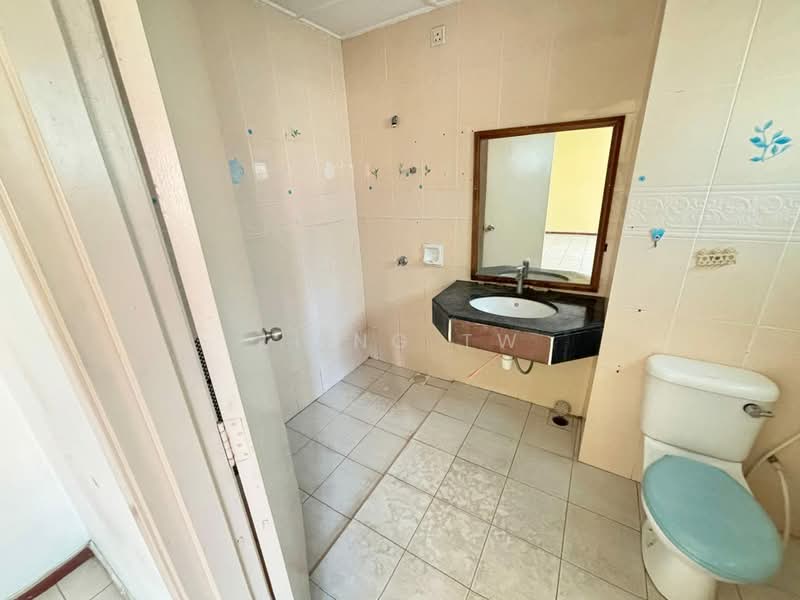 Semi-Detached House for Sale in Fortune Park Kepong (Kepong) - Kiing TW - Bathroom - PropertyGuru.com.my