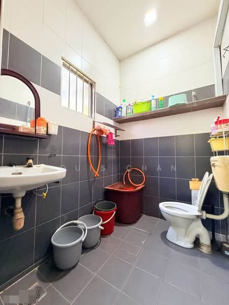 2-storey Terraced House for Sale in Port Klang (Pelabuhan Klang) (Selangor) - Louis Chan - Bathroom - PropertyGuru.com.my