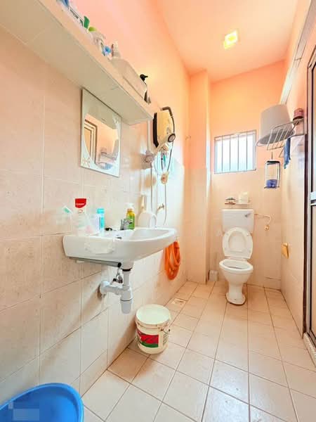 2-storey Terraced House for Sale in Port Klang (Pelabuhan Klang) (Selangor) - Louis Chan - Bathroom - PropertyGuru.com.my