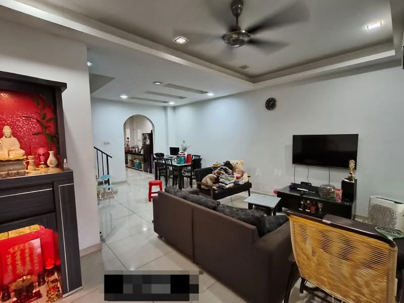 2-storey Terraced House for Sale in Port Klang (Pelabuhan Klang) (Selangor) - Louis Chan - Living Room - PropertyGuru.com.my