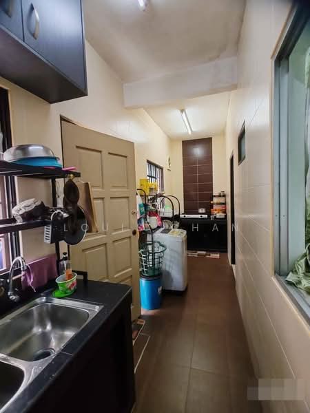 Rumah Teres 2 Tingkat untuk Dijual di Taman Pendamar Indah 2 (Klang) - Louis Chan - Kitchen - PropertyGuru.com.my