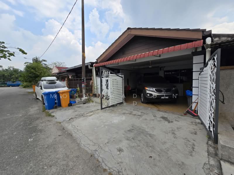 Rumah Teres 1 Tingkat untuk Dijual di Seksyen 35, Taman Desa Kemuning (Shah Alam) - Mohammad Din Majid - Exterior - PropertyGuru.com.my