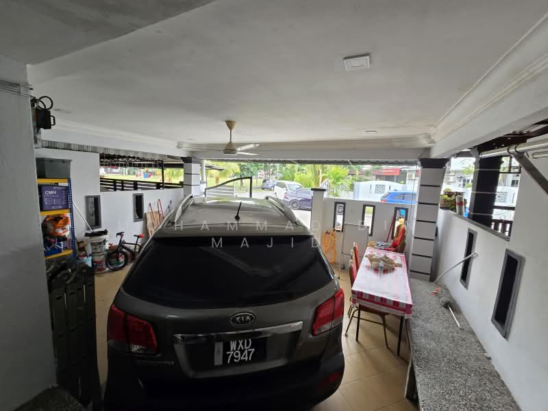 Rumah Teres 1 Tingkat untuk Dijual di Seksyen 35, Taman Desa Kemuning (Shah Alam) - Mohammad Din Majid - Car Park - PropertyGuru.com.my