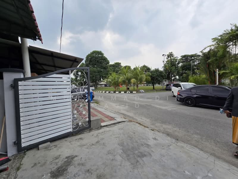 Rumah Teres 1 Tingkat untuk Dijual di Seksyen 35, Taman Desa Kemuning (Shah Alam) - Mohammad Din Majid - Exterior - PropertyGuru.com.my