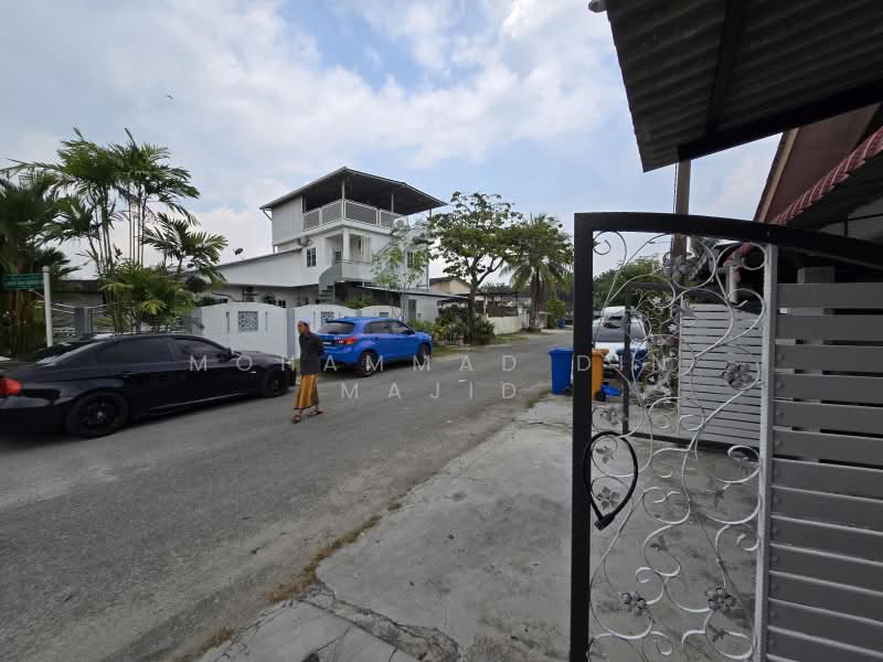 Rumah Teres 1 Tingkat untuk Dijual di Seksyen 35, Taman Desa Kemuning (Shah Alam) - Mohammad Din Majid - Exterior - PropertyGuru.com.my