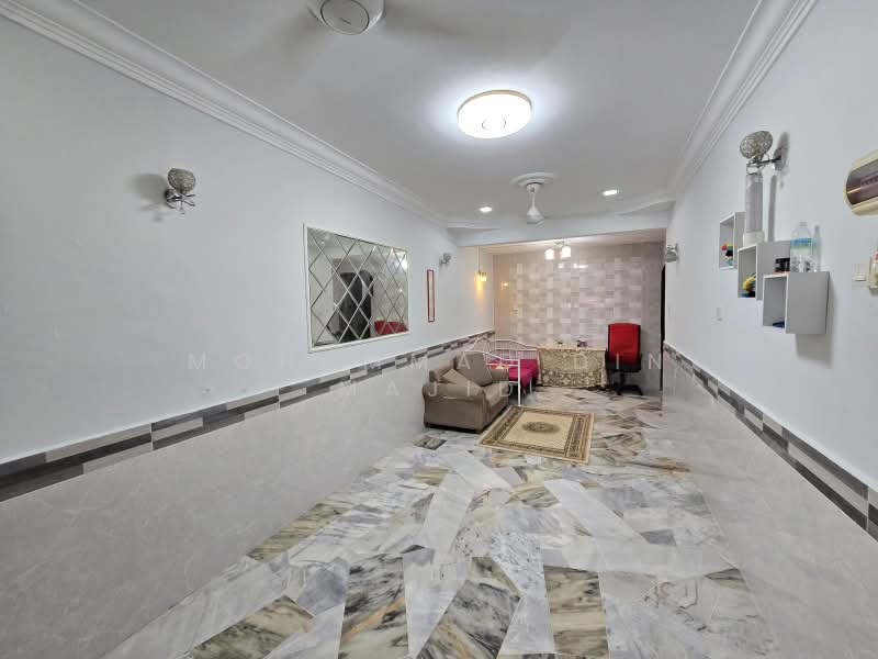 Rumah Teres 1 Tingkat untuk Dijual di Seksyen 35, Taman Desa Kemuning (Shah Alam) - Mohammad Din Majid - Living Room - PropertyGuru.com.my