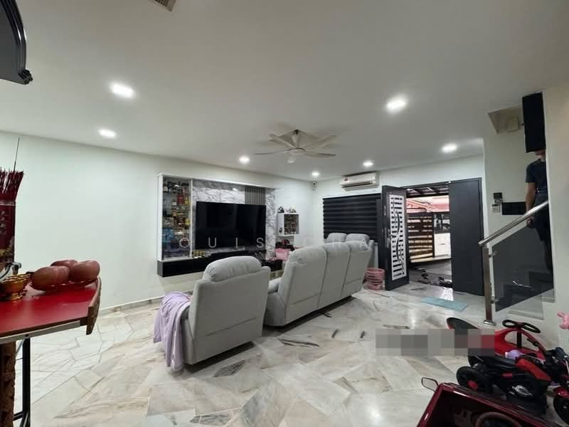 Rumah Teres 2 Tingkat untuk Dijual di Taman Pendamar Indah 2 (Klang) - Louis Chan - Living Room - PropertyGuru.com.my