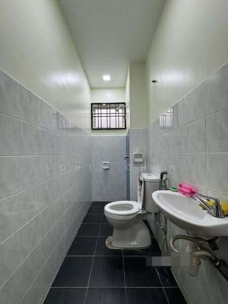 Rumah Teres 2 Tingkat untuk Dijual di Taman Pendamar Indah 2 (Klang) - Louis Chan - Bathroom - PropertyGuru.com.my